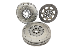 Zweimassenrad + Kupplung 8200620330 7701476589 7701478942 2.0DCI Renault