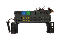 Sicherungskasten Relaiskasten A1695450001 550000570 1418562-1 Mercedes-Benz 18465