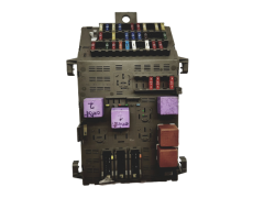 Sicherungskasten Relaiskasten 7703297842-A Renault