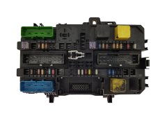 Sicherungskasten Relaiskasten 13145021 5DK008669-70 Opel GM Hella