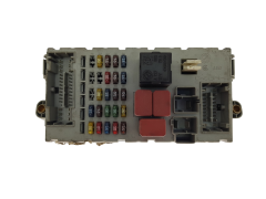 Sicherungskasten Relaiskasten 51734380 51733919 Fiat Magneti Marelli 19785