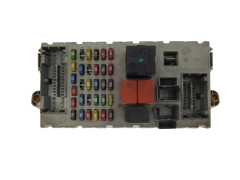 Sicherungskasten Relaiskasten Fiat Punto 2 46774357 46774360 Delphi