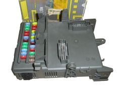 Sicherungskasten Relaiskasten Neues Original 8200449594 Renault Laguna 2