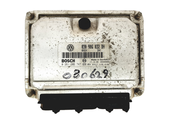 Steuergerät 030906032BH 0261206747 Seat VW Bosch 18821 main product photo